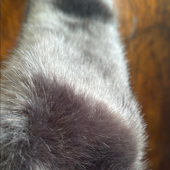 Luxurious Black Fur Scarf - Picture 4 of 5